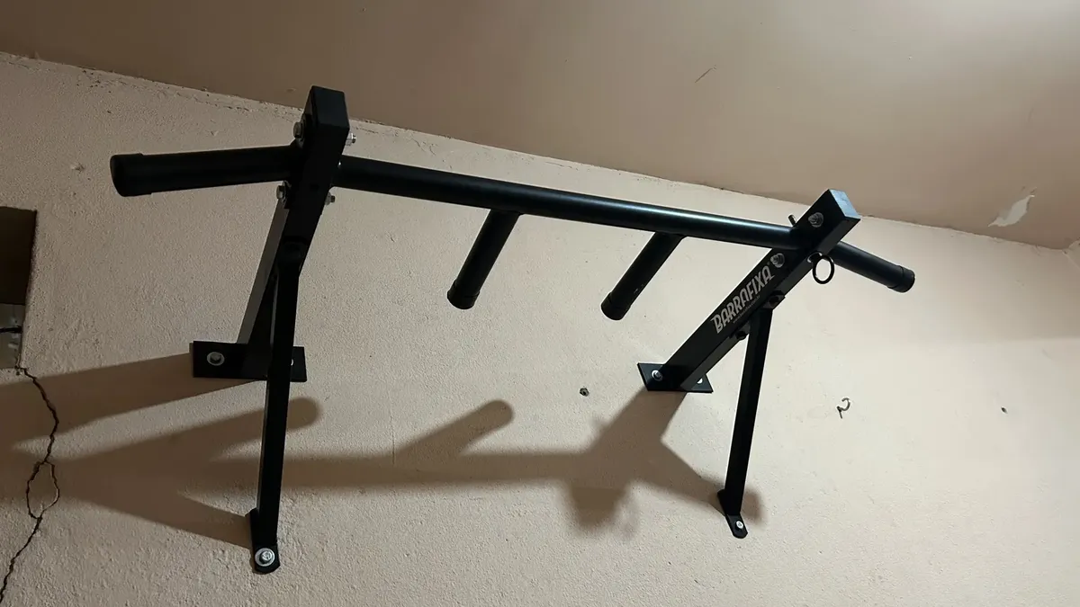 Barra Fixa de Parede Pull-up Completa (com suporte para saco de pancadas)